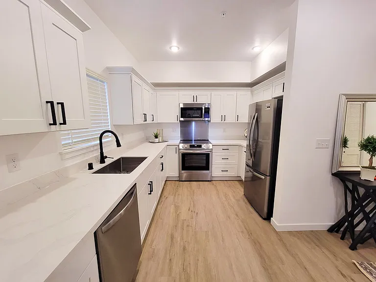 Copperstone Luxury Apartments and Townhomes — Photo 41