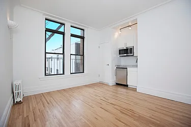 Rented by Barkoff Residential 