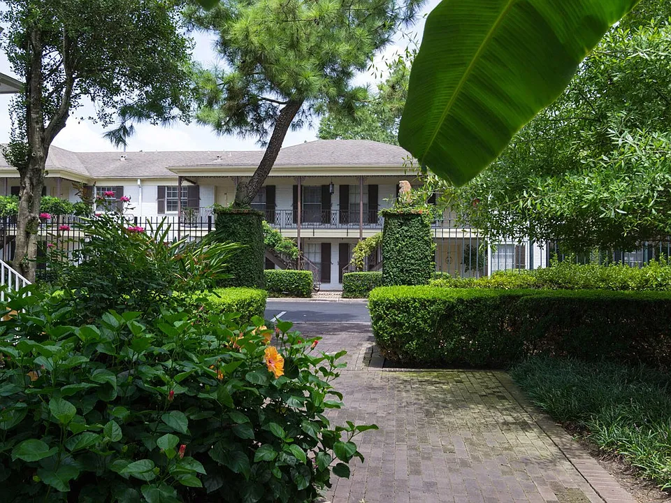 Memorial Creole apartments community photo