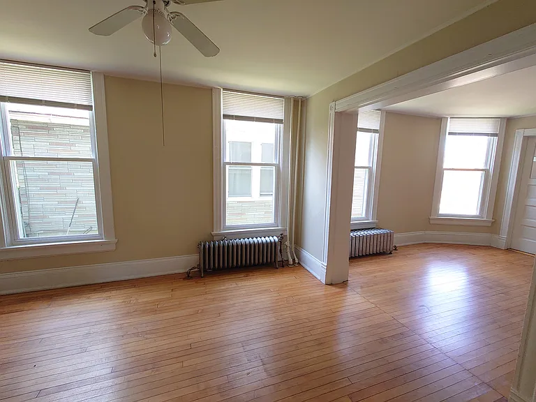 1823 E Windsor Pl — Photo 6