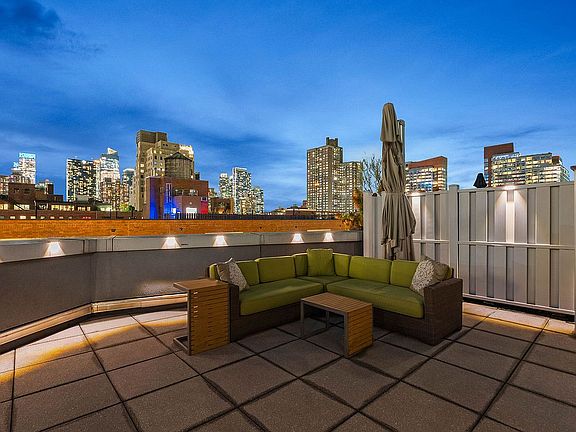 3rd image of 425 W 53rd St #Penthouse 9