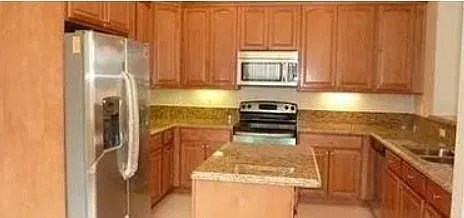 3 bed, 2.5 bath, 1950 sqft, $3,000 — Photo 3