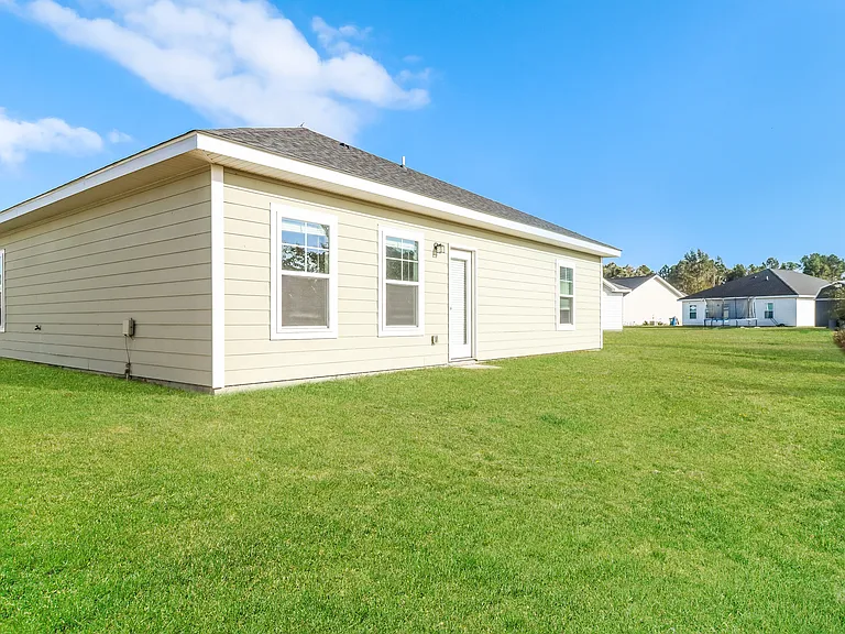 77 Laura Ct — Photo 15