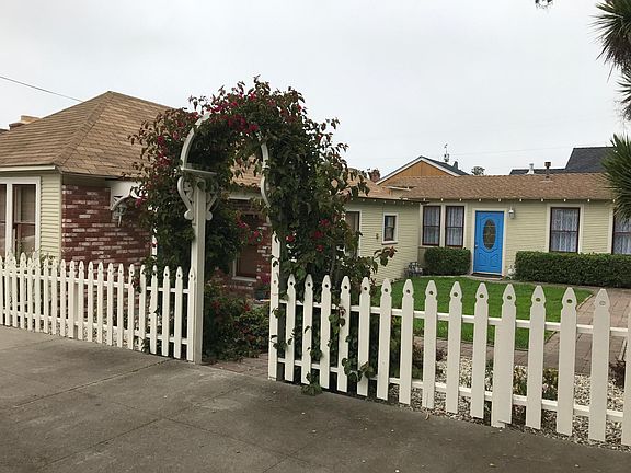 Entry with 513 A on the left and 513 B on the Right