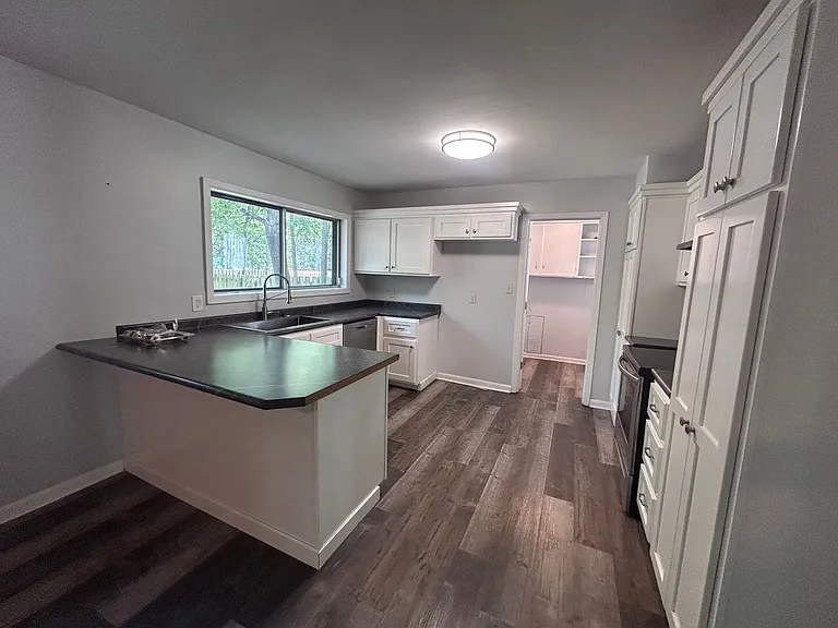 1200 Hester St — Photo 5