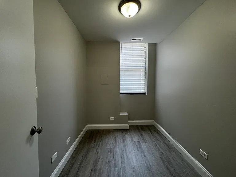 5400-5402 N Winthrop Avenue Gdn — Photo 9