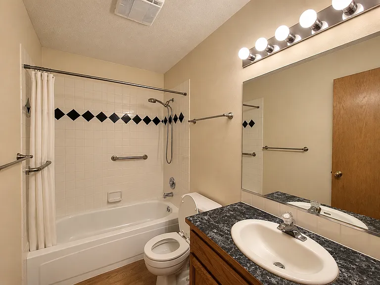 3919 S Dearborn St — Photo 14