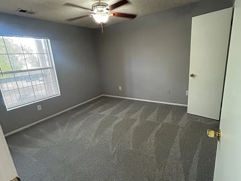 Idlewood Apartments — Photo 32