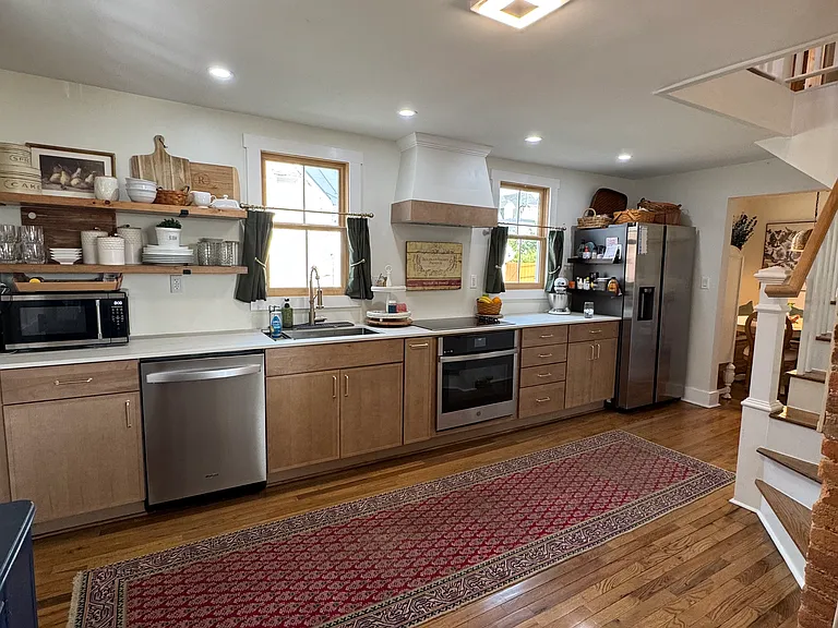 112 Wolfe St — Photo 6