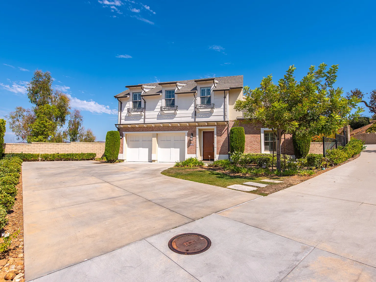 4 bed, 4.5 bath, 4147 sqft, $8,950 — Photo 1