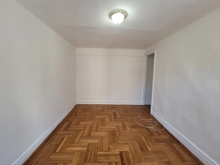 2305 Creston Ave #3B — Photo 4