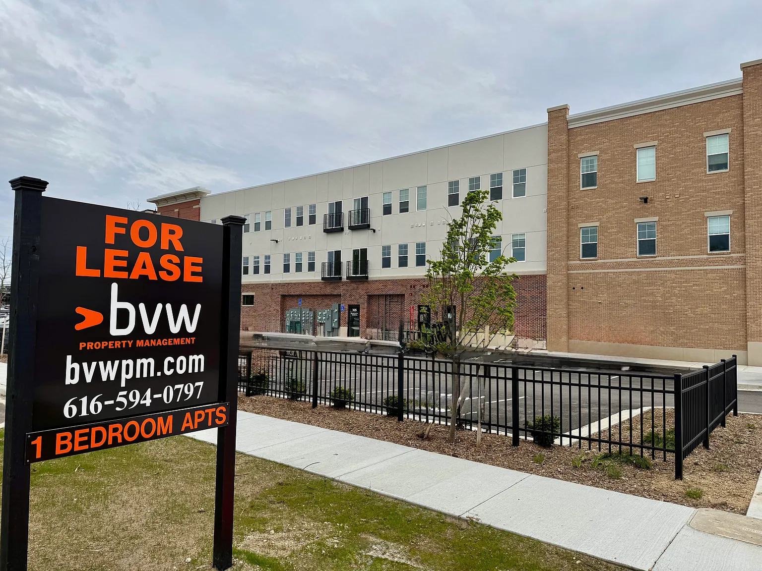 1 bed, 1.0 bath, 659 sqft, $1,350 — Photo 1