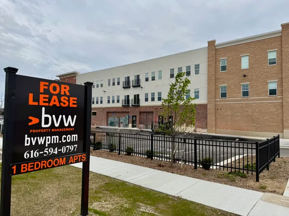 1 bed, 1.0 bath, 670 sqft, $1,350, 3440 Chicago Dr #305, Hudsonville, MI 49426