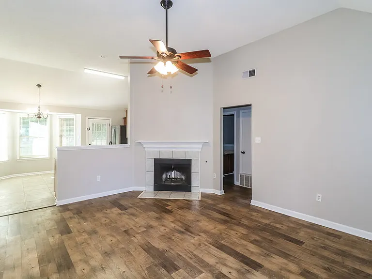 5639 Camden Cv — Photo 4