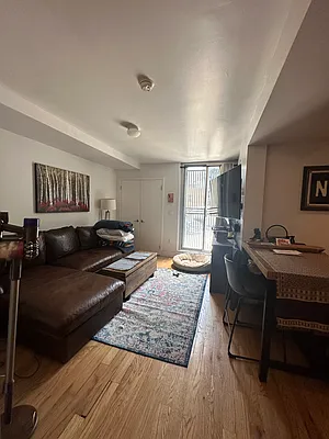 Rented by FLATS & PADS LLC | media 5