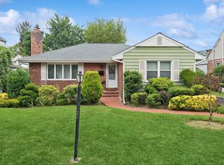 1122 Scott Dr, Valley Stream, NY 11580
