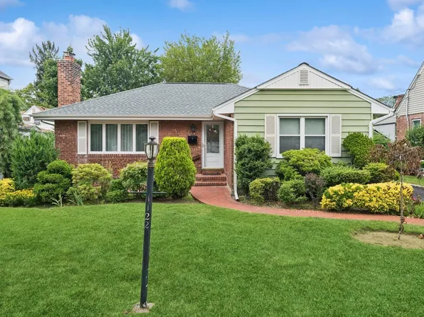 1122 Scott Drive, Valley Stream, NY 11580