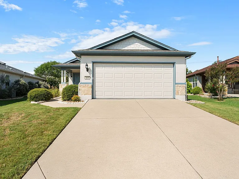 109 Monument Hill Trl — Photo 3