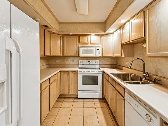 4th image of 522 E Algonquin Rd APT 113