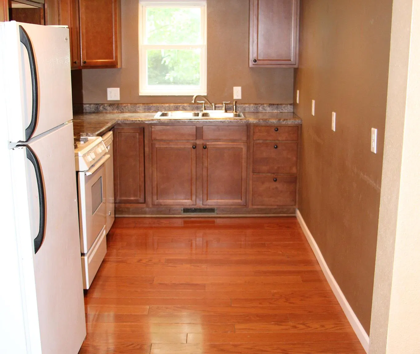 4 bed, 1280 sqft, $2,300 — Photo 4