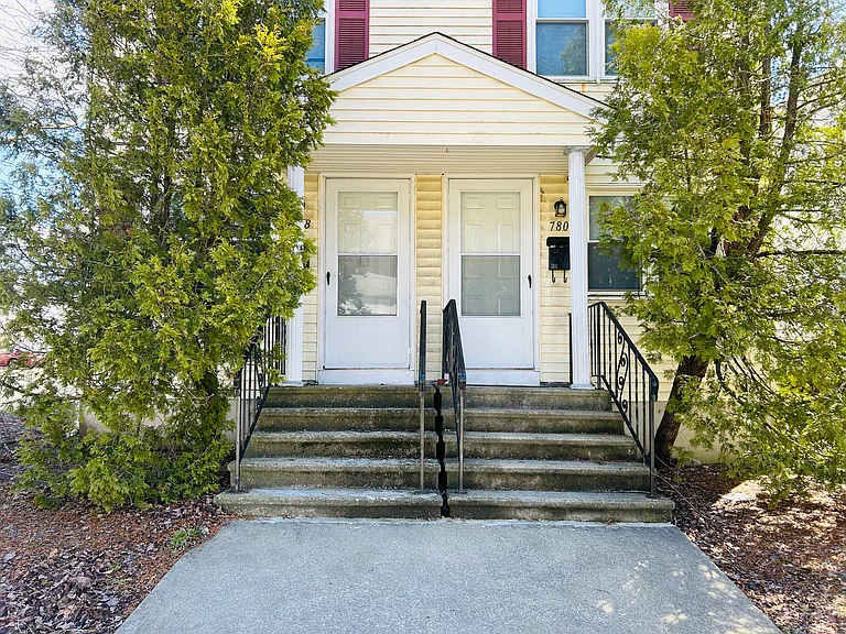 780 Plainfield St — Photo 19
