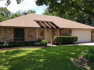 1536 Augusta Rd, Benbrook, TX 76126