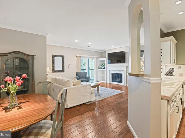 1701 Lake Shore Crest Dr APT 24, Reston, VA 20190