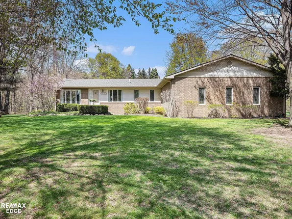 2690 Goodrich Rd, Otter Lake, MI 48464