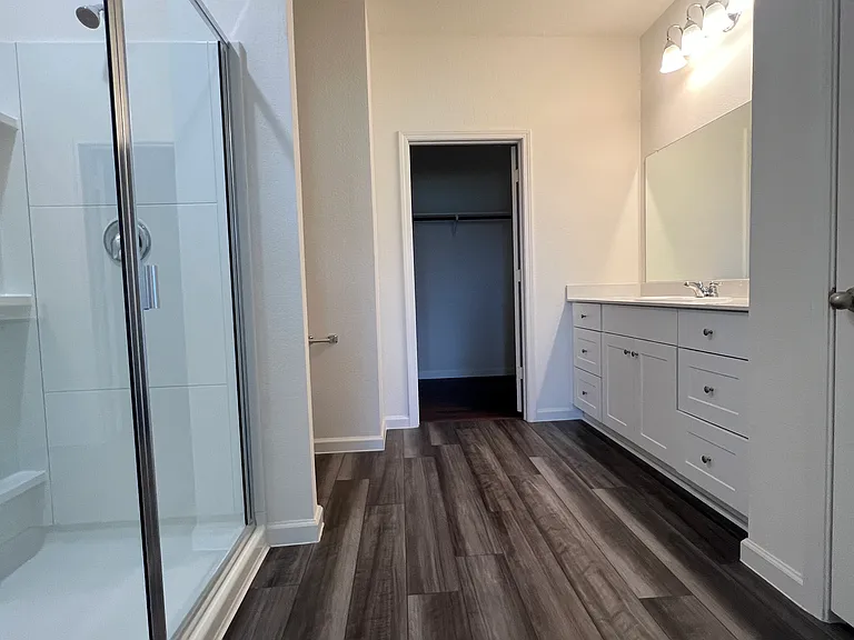 711 Camden Dr — Photo 13