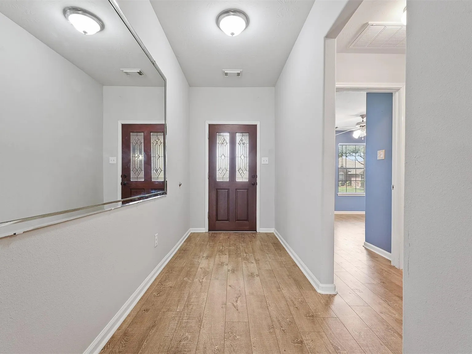 3 bed, 2.0 bath, 1783 sqft, $2,100 — Photo 2