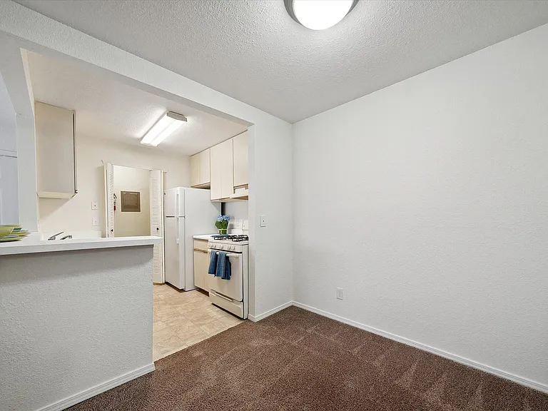 Two Bedroom (Classic) - 2 Bed / 2 Bath - 897 Sq.Ft.