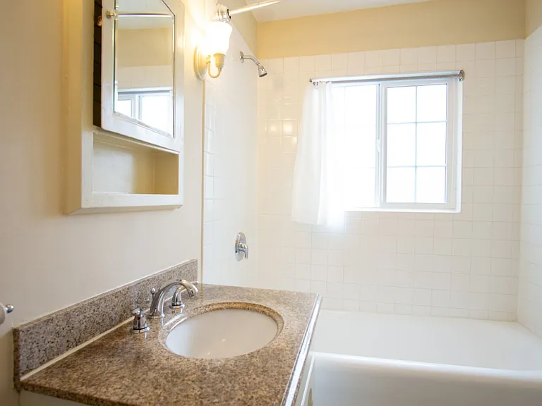 2010 SE Sherman St #6 — Photo 12