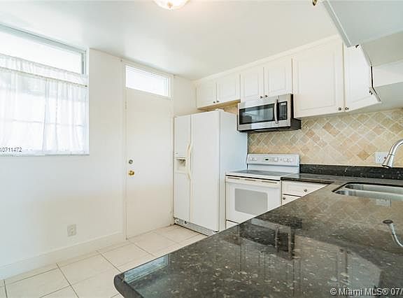 5th image of 3703 NE 166th St APT 404