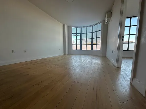 564 Saint Johns Place image 3 of 14