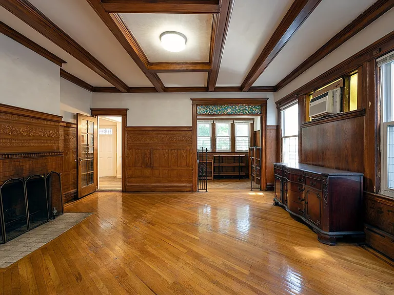 163 Jewett Ave — Photo 5