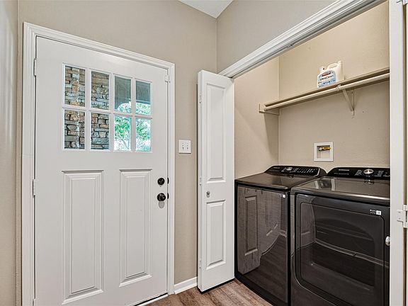 3rd image of 77 Woodlily Pl