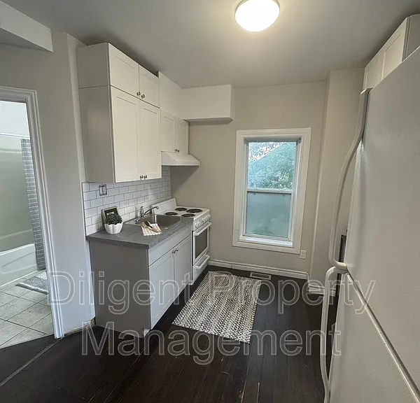 164 Stewart St #UPPER — Photo 2