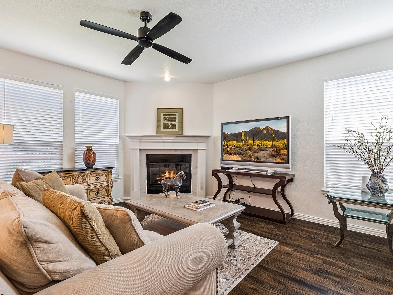 3 bed, 2.5 bath, 2028 sqft, $2,689 — Photo 2