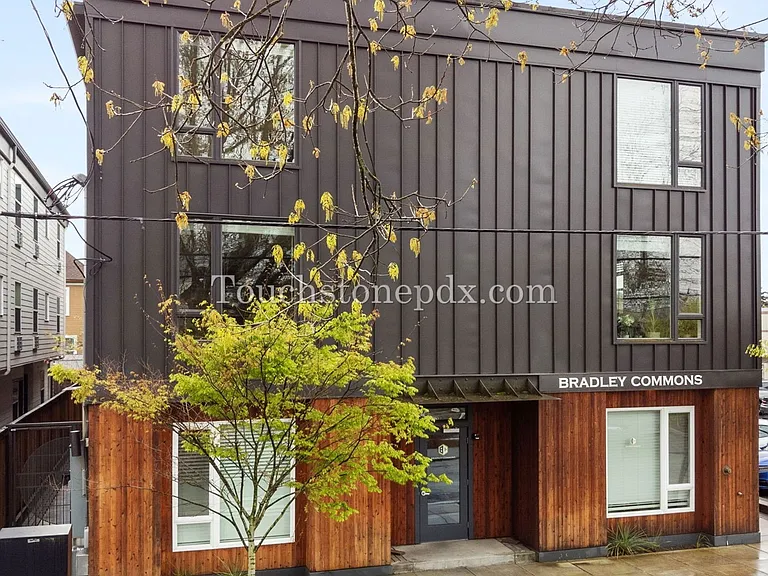 424 NE Jessup St #11 — Photo 6