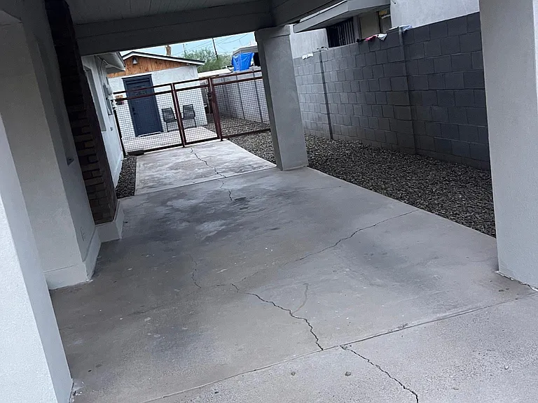 2606 E Roosevelt St — Photo 3