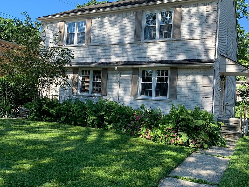 Brick Townhouse close to Downtown
