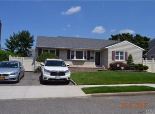 31 Jacqueline Rd, Massapequa, NY 11758