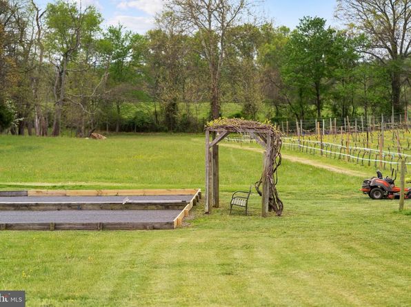 92 School House Rd, Washington, VA 22747