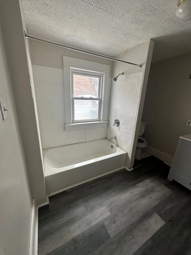 3bd Single Family Akron Cash Pay — Photo 4