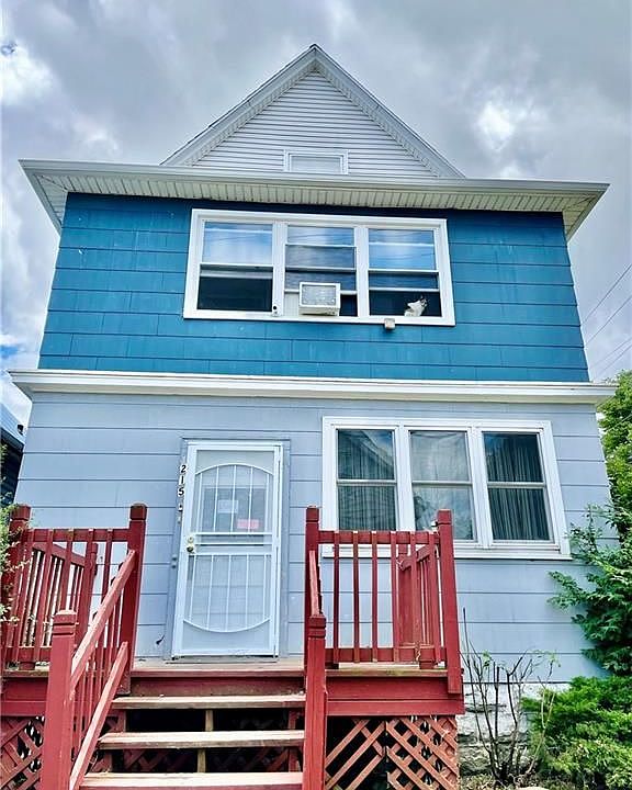 1st image of 215 Ludington St
