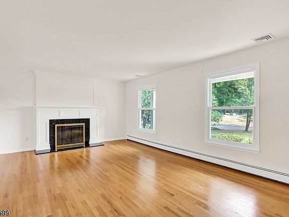 4th image of 6 Brentwood Dr