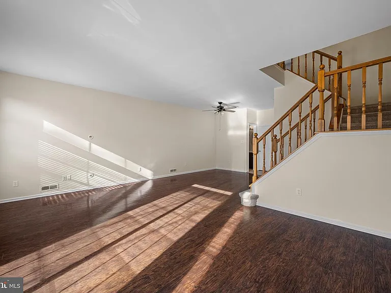 817 Thoreau Ln — Photo 9