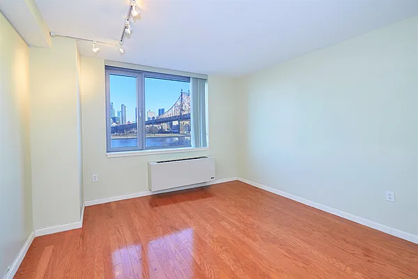 Rented by Voro, LLC | media 23