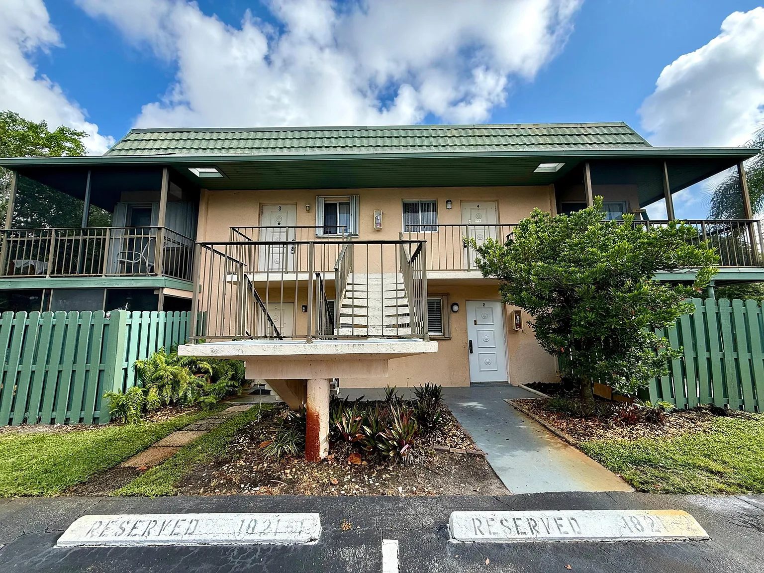 2 bed, 1.5 bath, 880 sqft, $1,850 — Photo 1