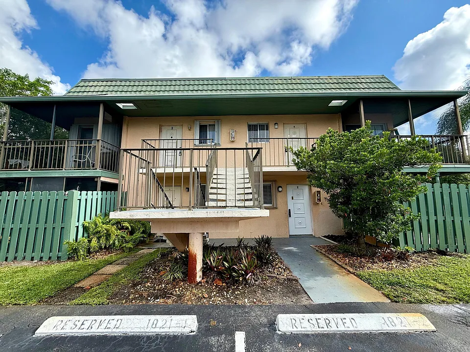 1821 Fairview Villas Dr #2